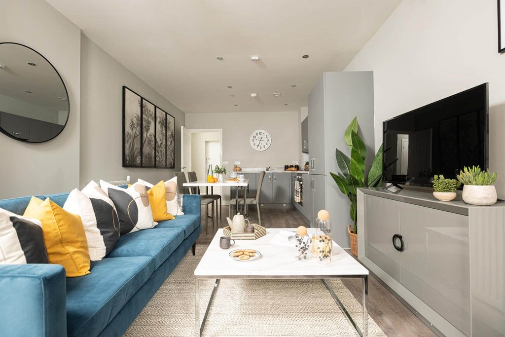 Property photo 1 of 10 An Inviting Space To Entertain Friends