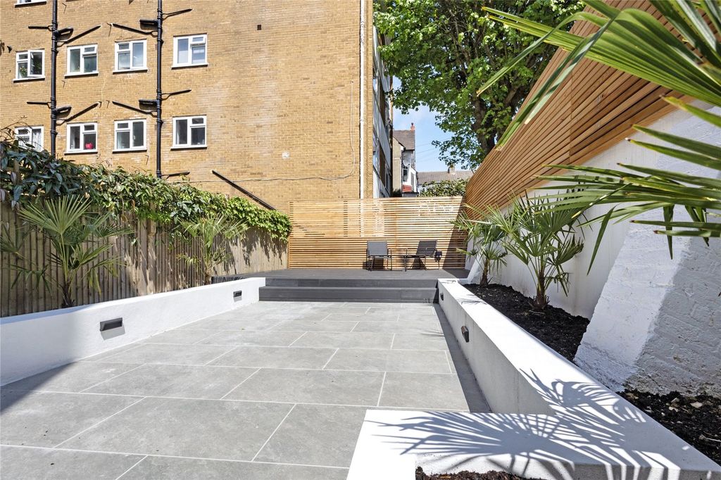 Property photo 2 of 15 Picture No. 14