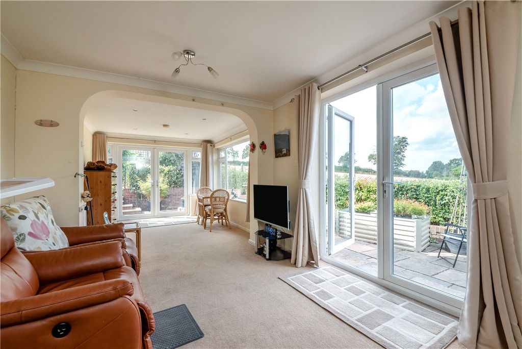 Property photo 3 of 14 Sitting Room