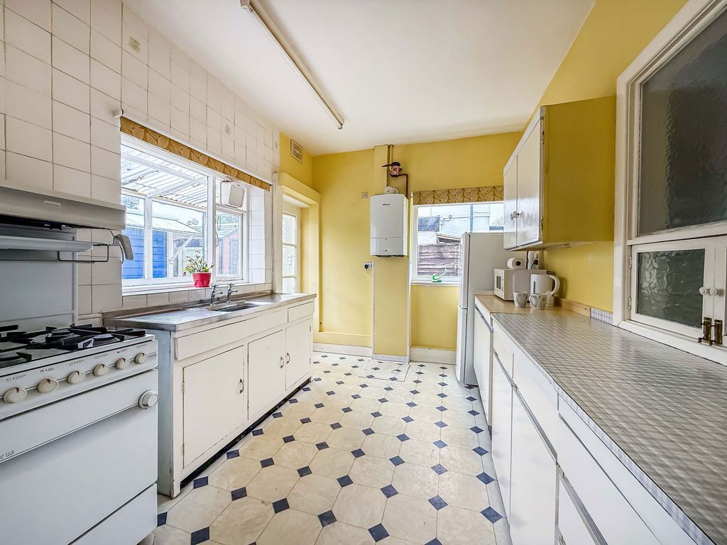 Property photo 3 of 27