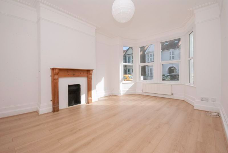 Property photo 3 of 11 Photo 11
