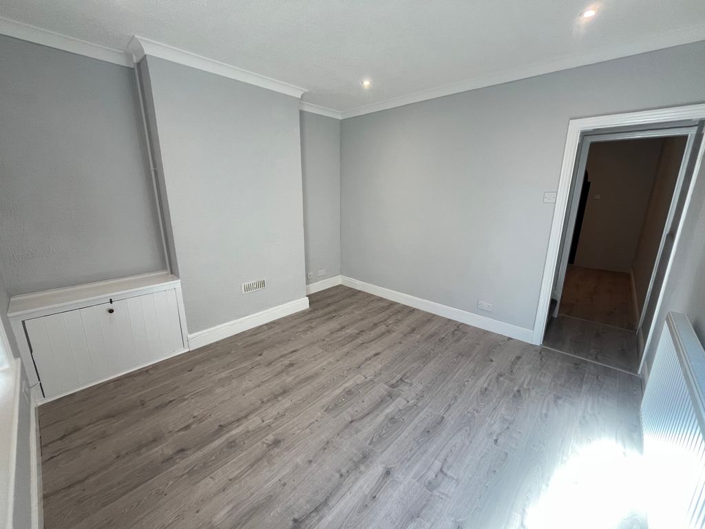 Property photo 3 of 6 Living Room