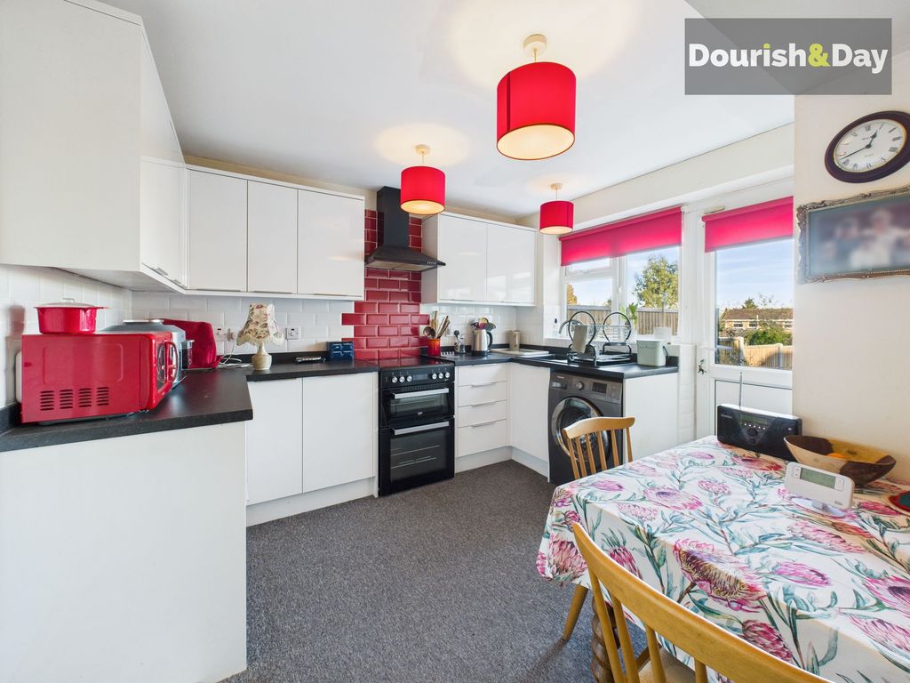 Property photo 2 of 19 Kitchen