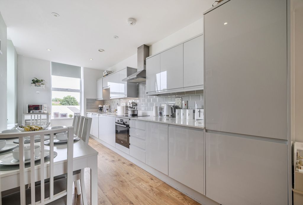 Property photo 2 of 16 1467459-9-6A1970B...