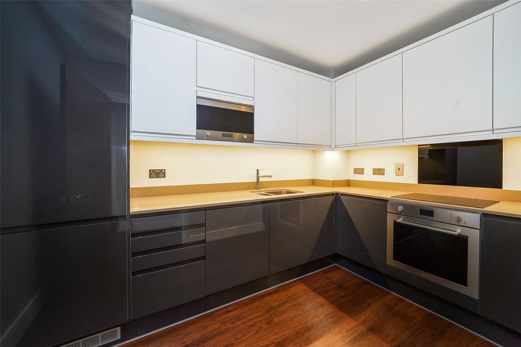 Property photo 2 of 11 Kitchen