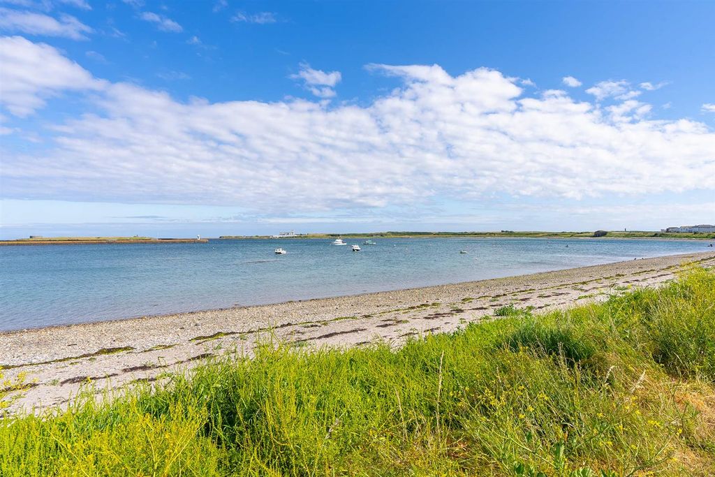 Property photo 2 of 66 Ronaldsburn-Derbyhaven-2.Jpg
