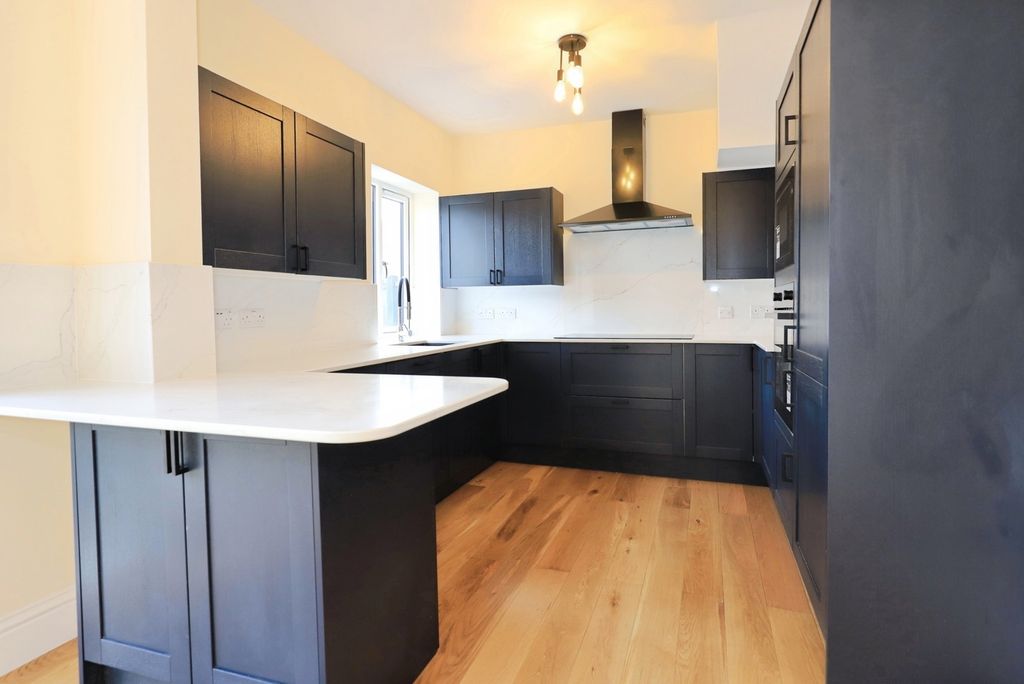 Property photo 3 of 20 Pbox-Img.Jpg