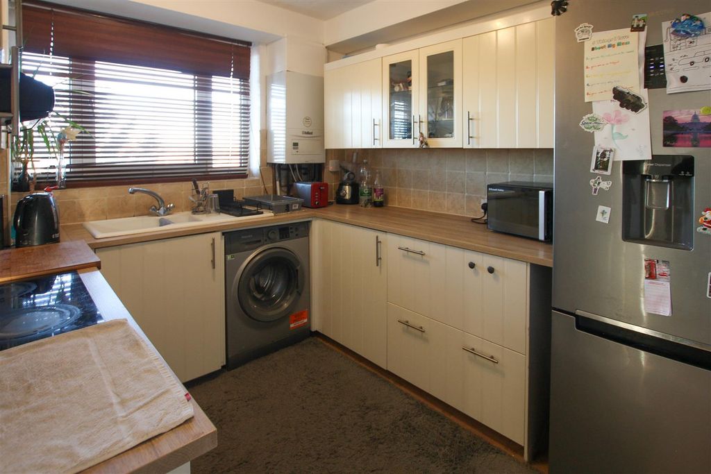 Property photo 2 of 7 Kitchen.Jpg