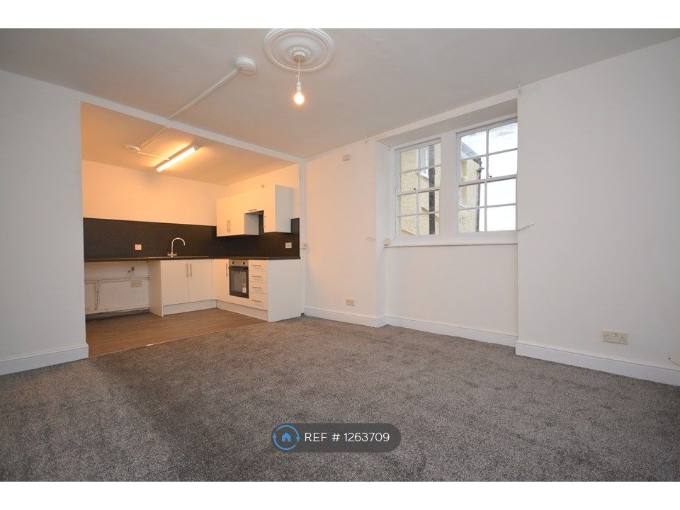 Property photo 1 of 8 Lounge/Kitchen