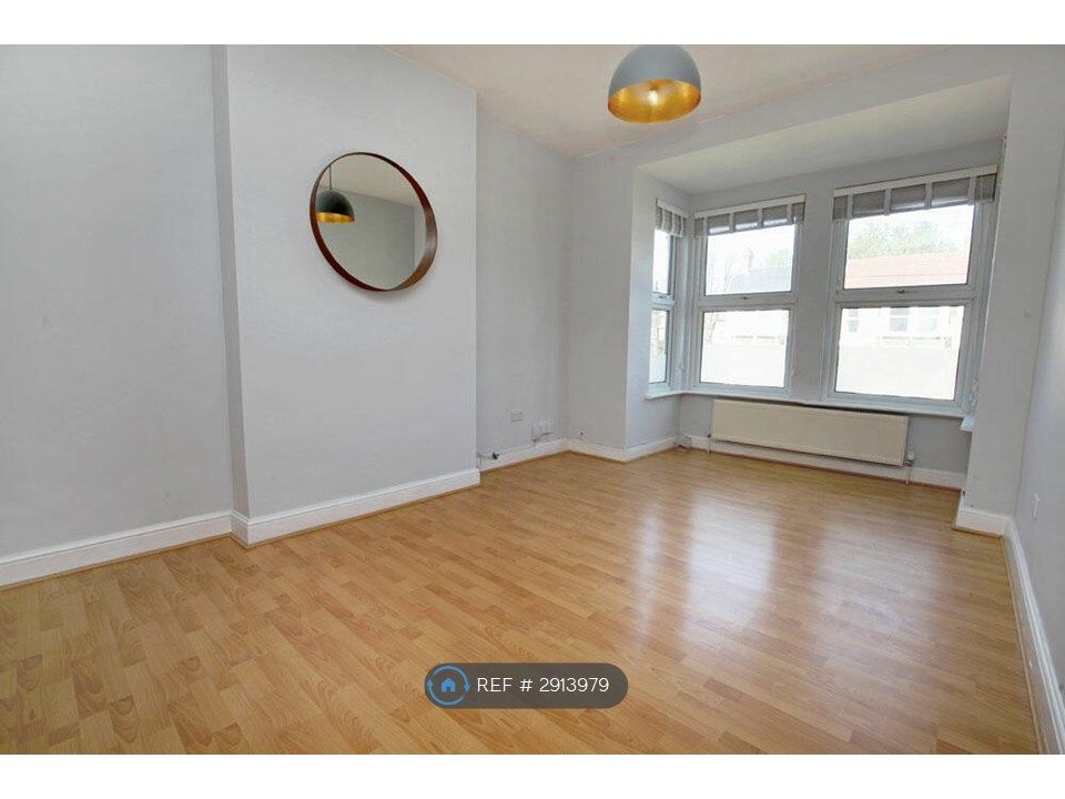 Property photo 2 of 11 Living Room