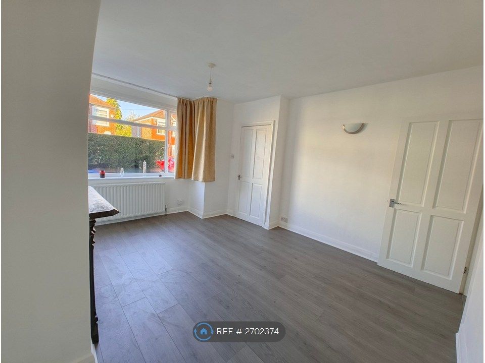 Property photo 2 of 27