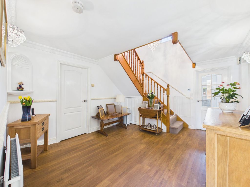 Property photo 3 of 33 Entrance Hallway