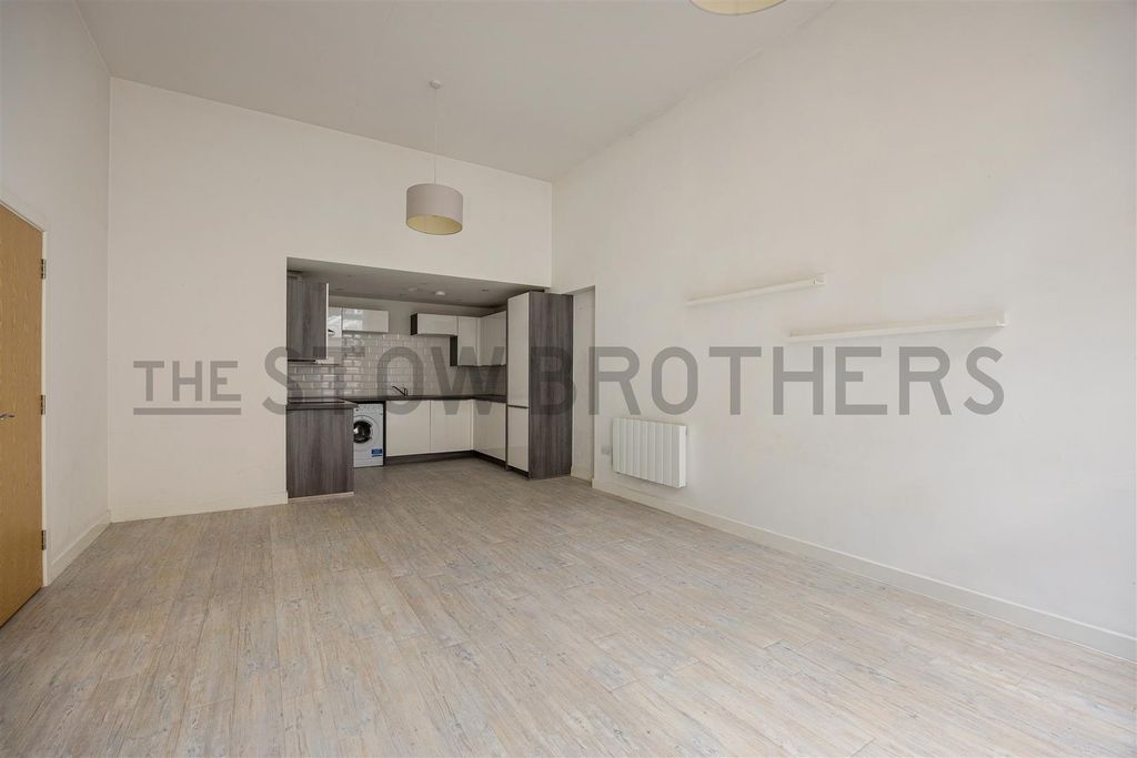 Property photo 3 of 19 Adelaide Road, E10