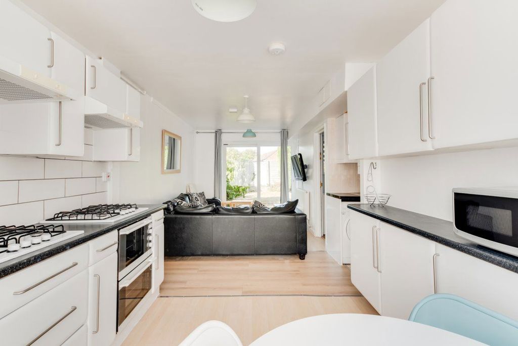 Property photo 1 of 42