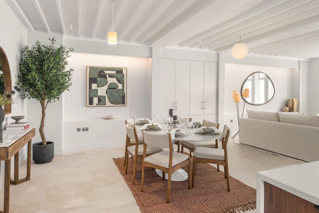 Property photo 1 of 13 Dilke Street
