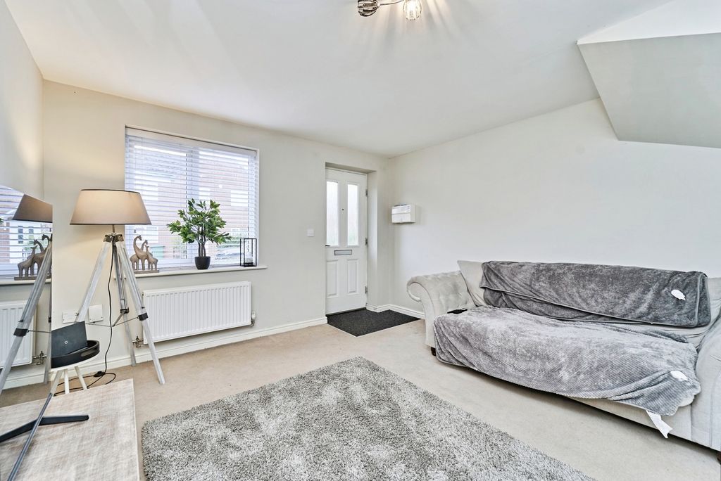 Property photo 2 of 17 Photo