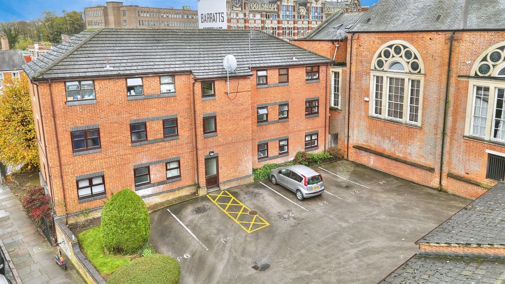 Property photo 1 of 12 Living Room