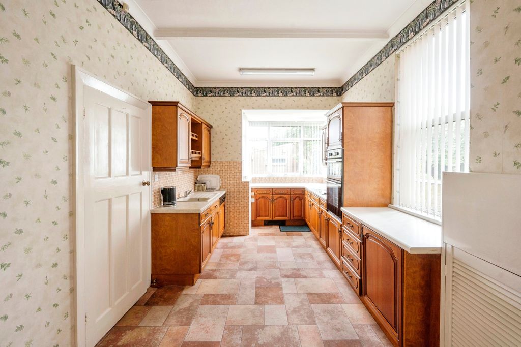 Property photo 3 of 18 Kitchen