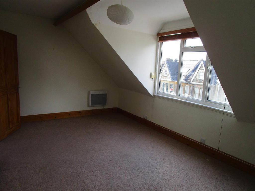 Property photo 3 of 11 Lounge (2).Jpg