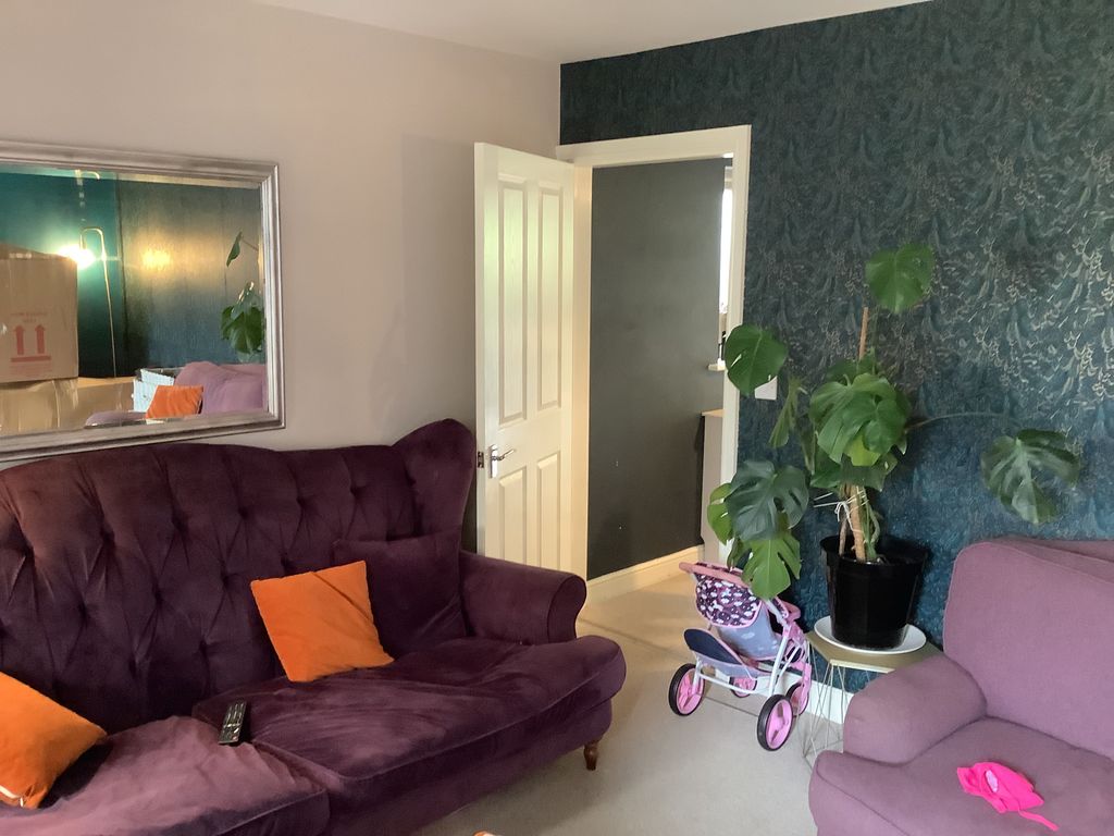 Property photo 3 of 13 Lounge