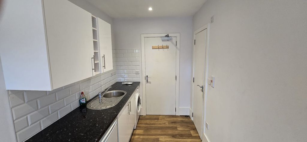 Property photo 1 of 3