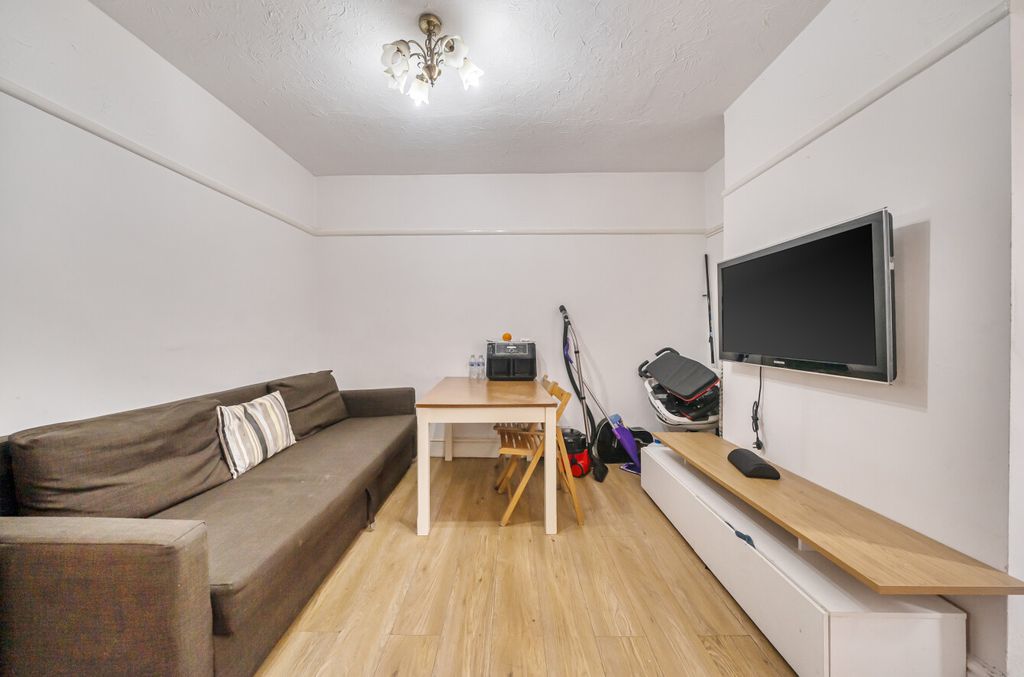 Property photo 2 of 13 1424093-18-69Aeea...