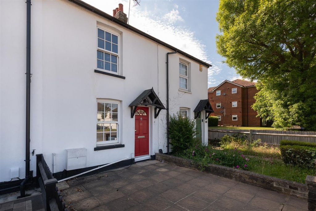 Property photo 1 of 17 Chase Road 18.Jpg