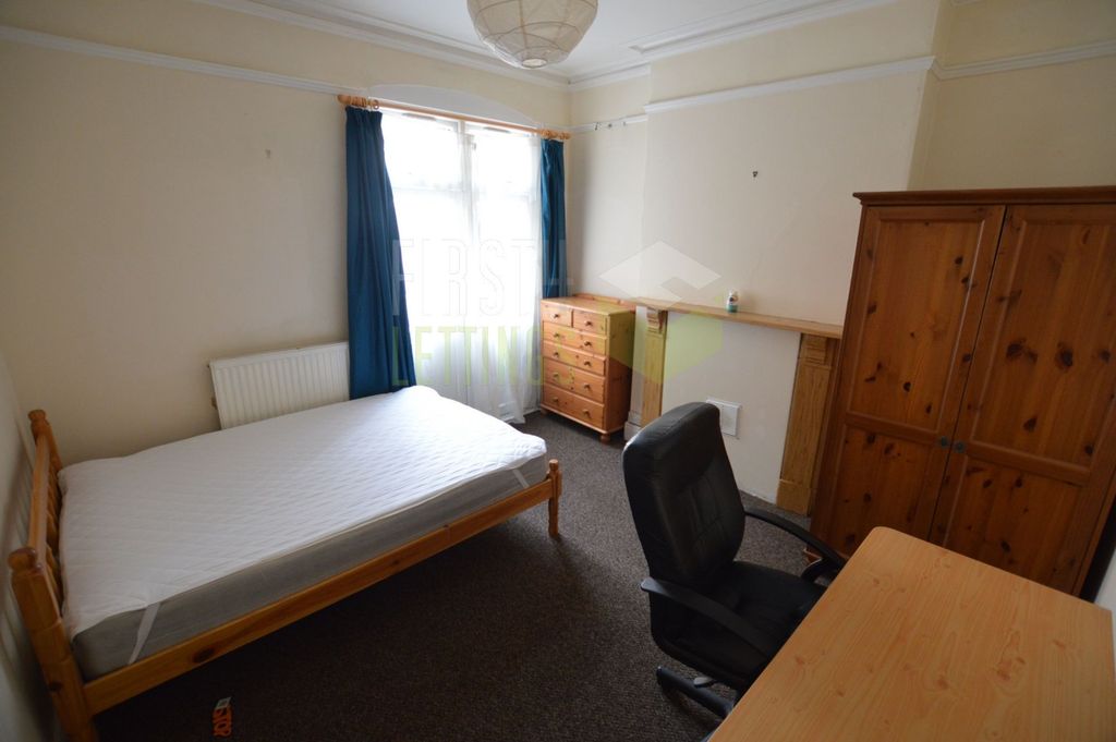 Property photo 1 of 12 Bedroom