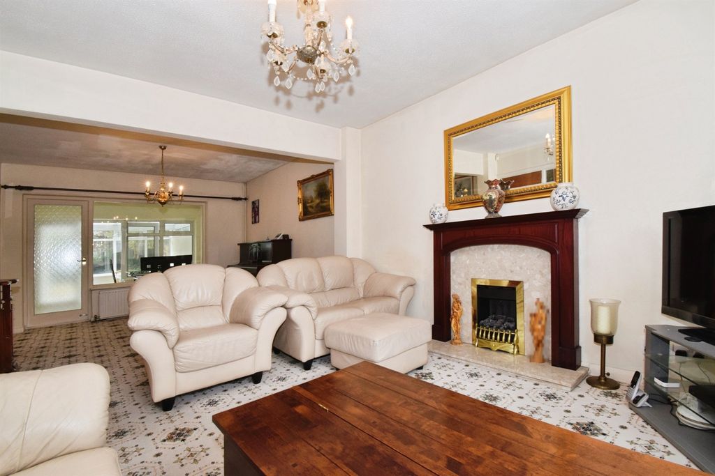 Property photo 3 of 27