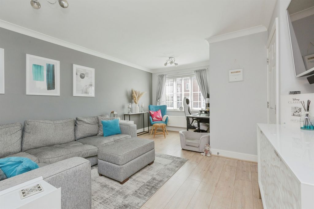 Property photo 2 of 17