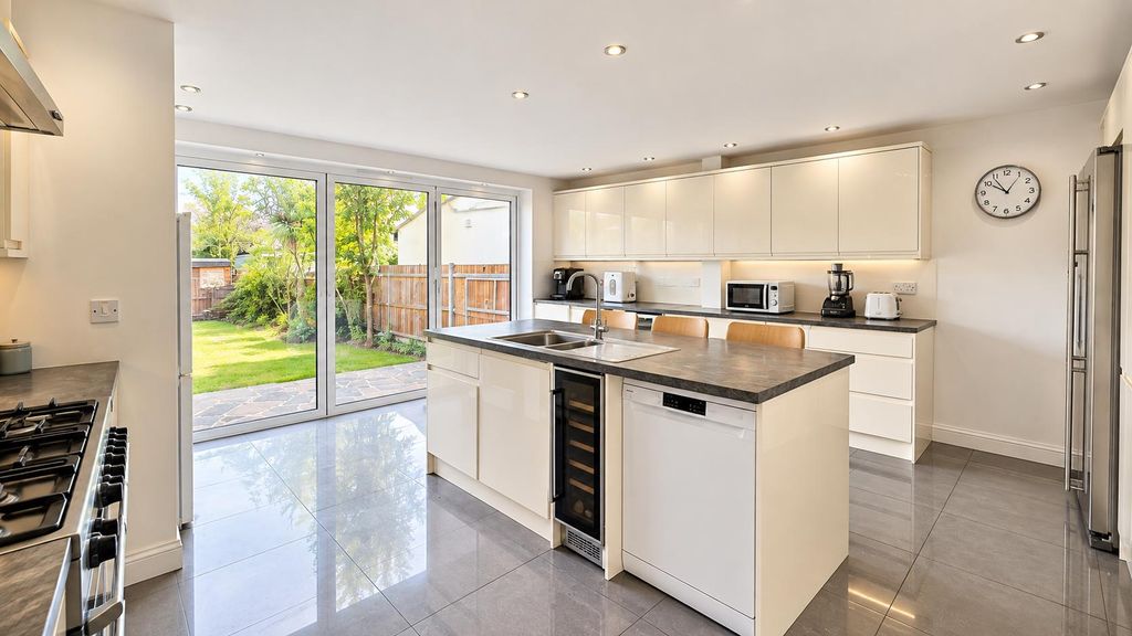 Property photo 3 of 15 Bright Modern Kitchen With Garden View.Png