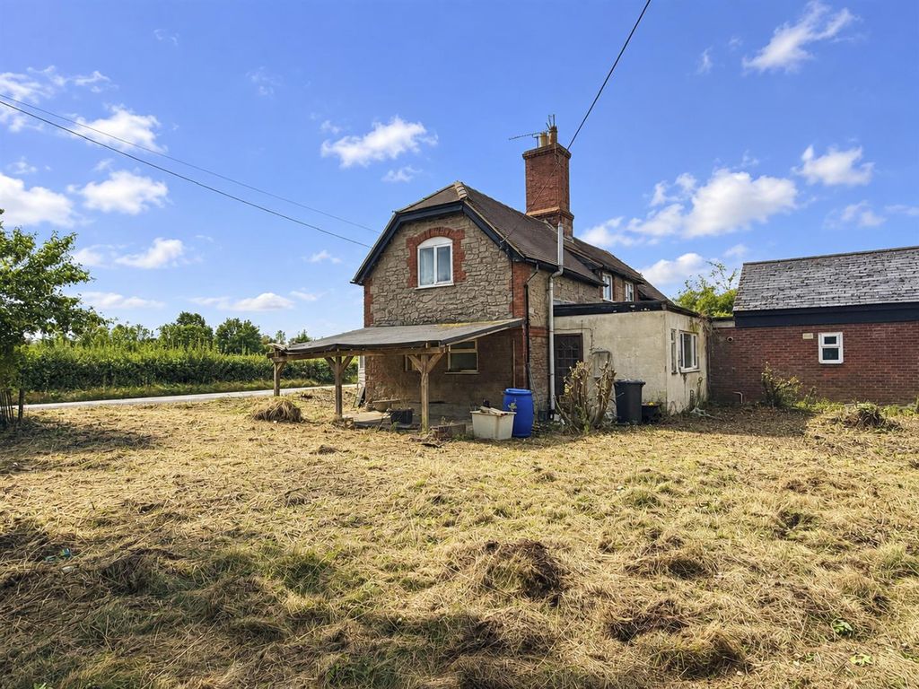 Property photo 3 of 11