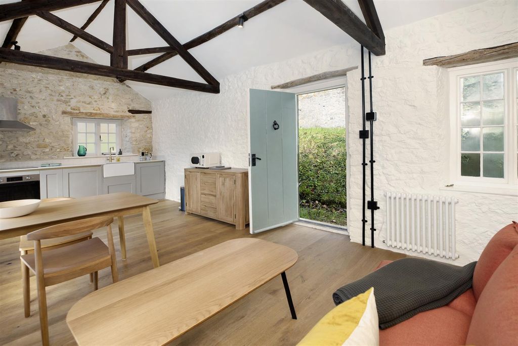 Property photo 3 of 12 Thedollshouse20231114813113.Jpg
