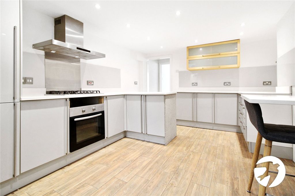 Property photo 2 of 11 Kitchen