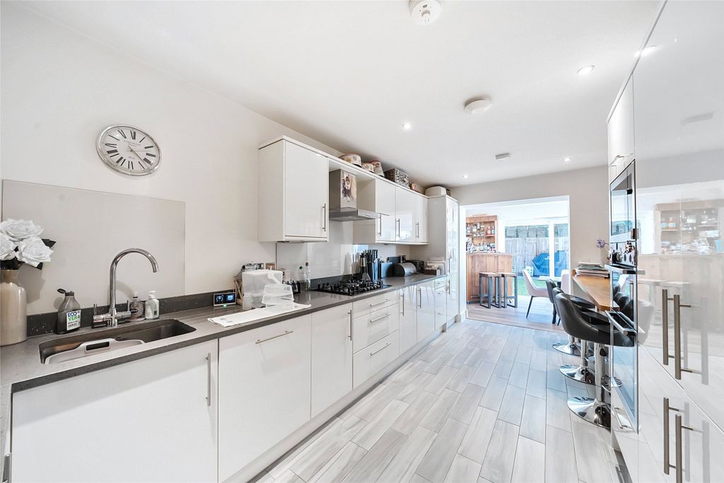 Property photo 3 of 20 Kitchen