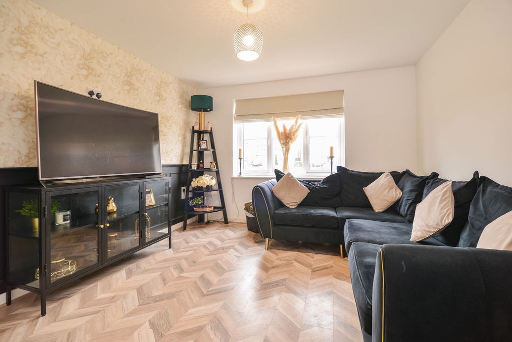 Property photo 3 of 27