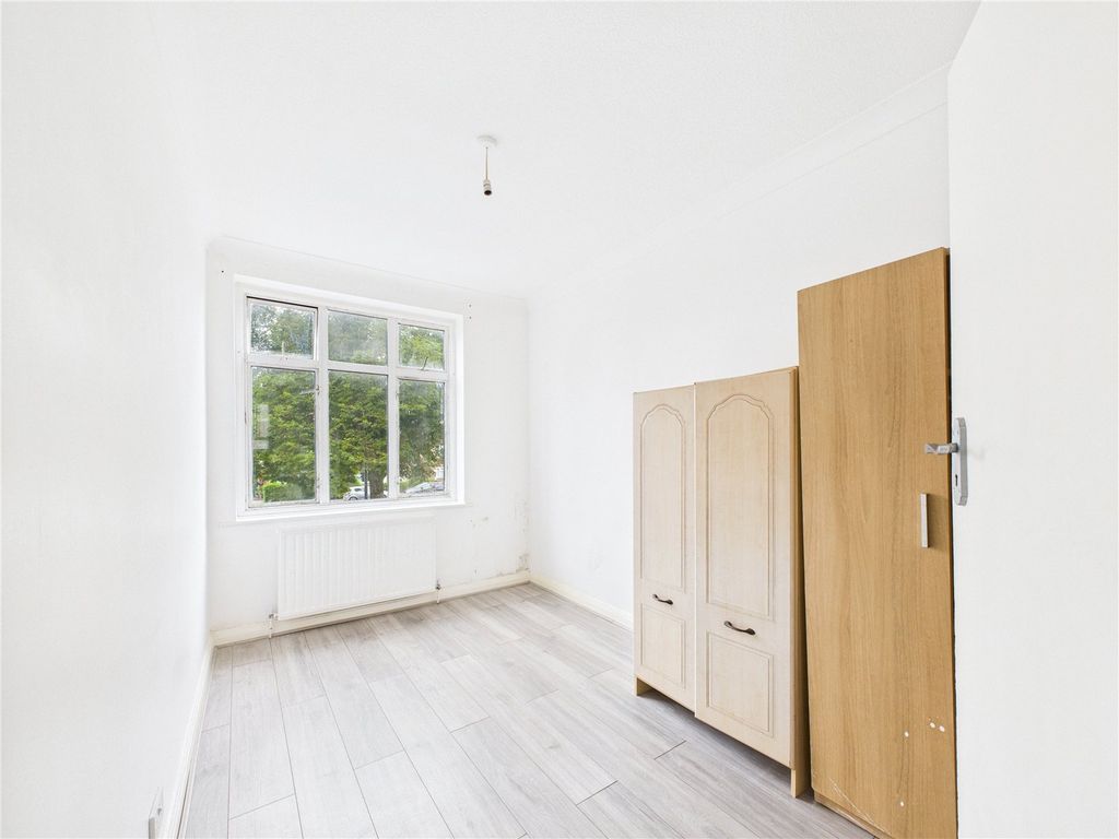 Property photo 3 of 6 Picture No. 04