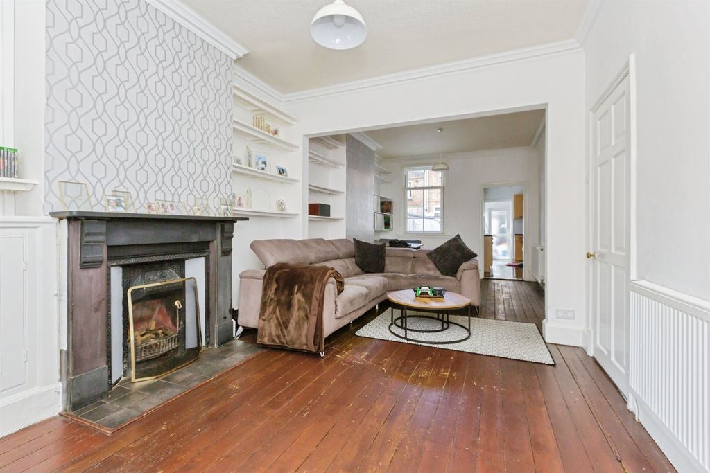 Property photo 2 of 17