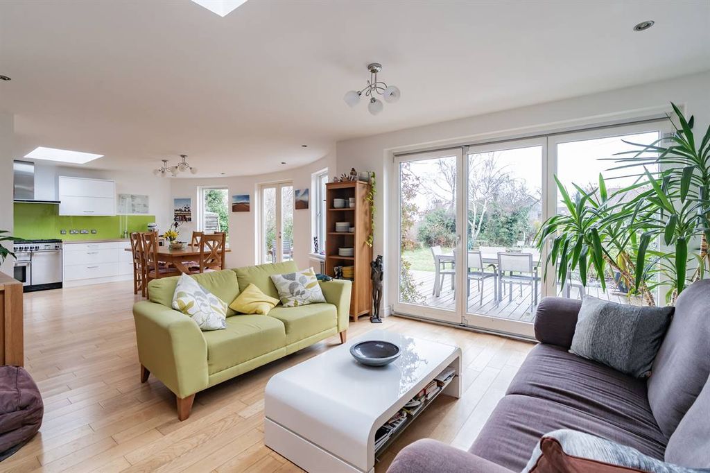 Property photo 3 of 30