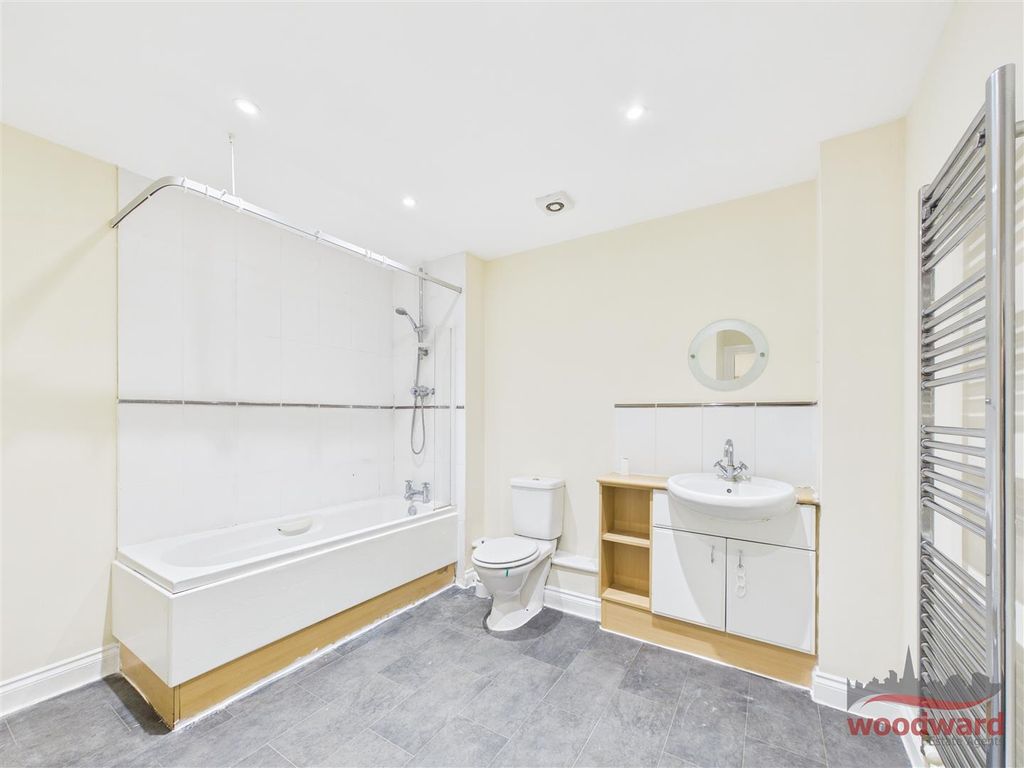 Property photo 3 of 10 Cam05267G0-Pr0183-Still012.Jpg