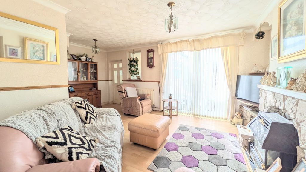 Property photo 3 of 13 Pxl_20251001_094606988.Mp~2