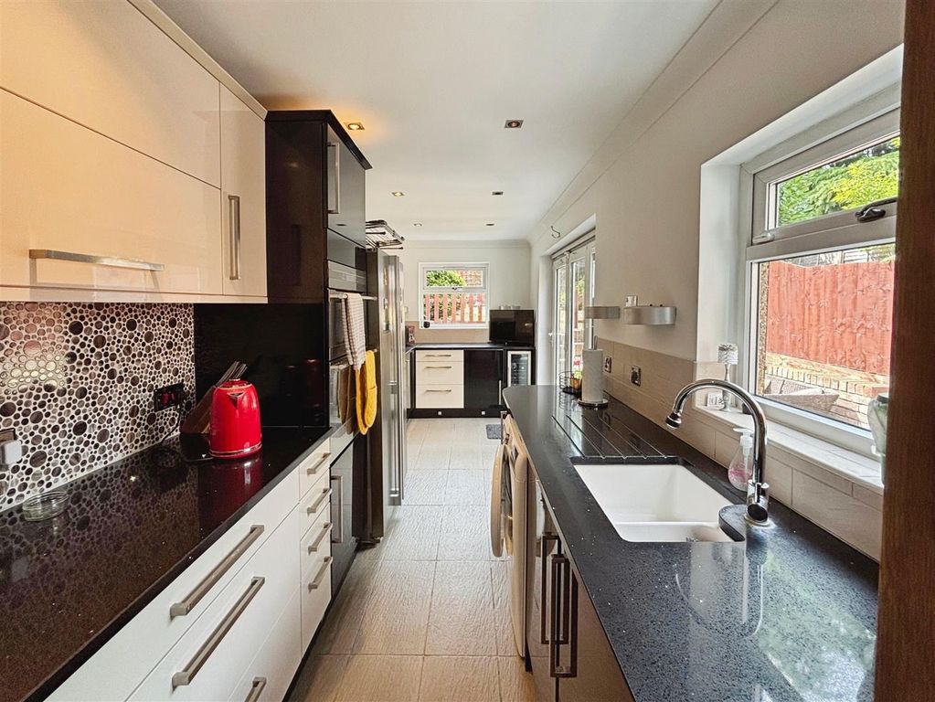 Property photo 2 of 18 262B7895-Photo 207-14-25 2C 2015 2016 2018.Jpg