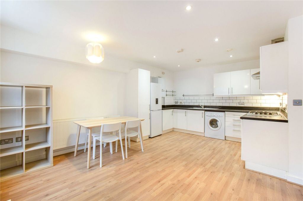 Property photo 2 of 11 Kitchen/Reception