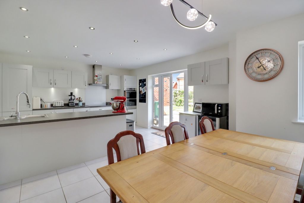 Property photo 3 of 36 Kitchen-I