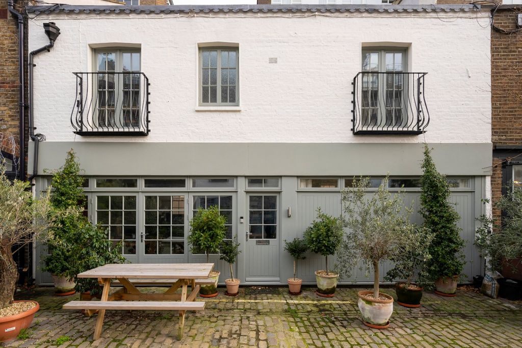 Property photo 1 of 15 External