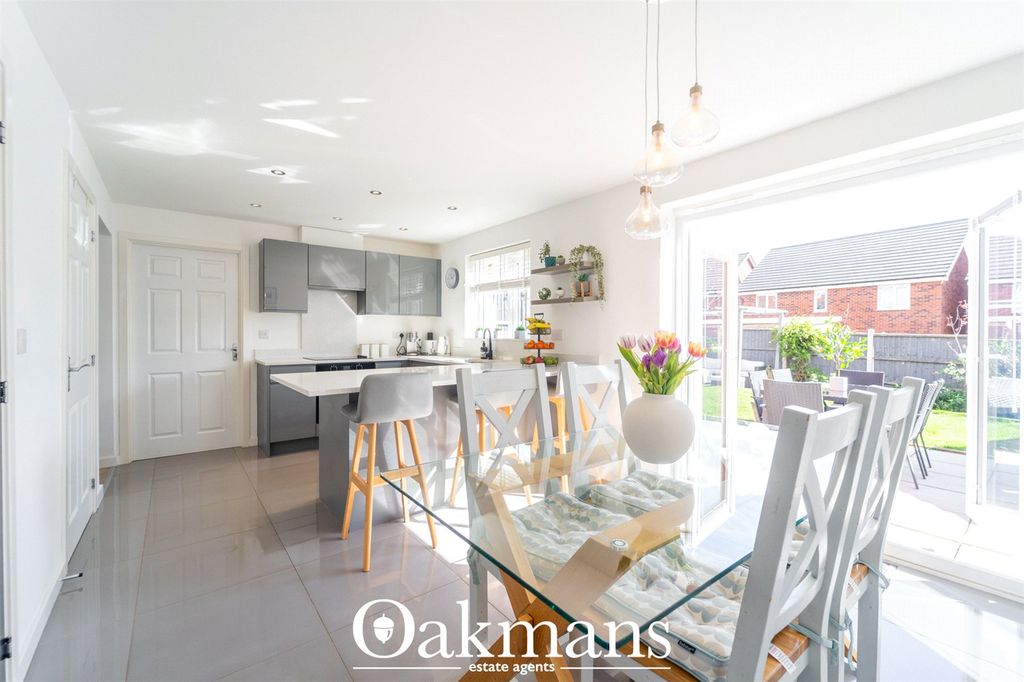 Property photo 2 of 34 Picture No. 35