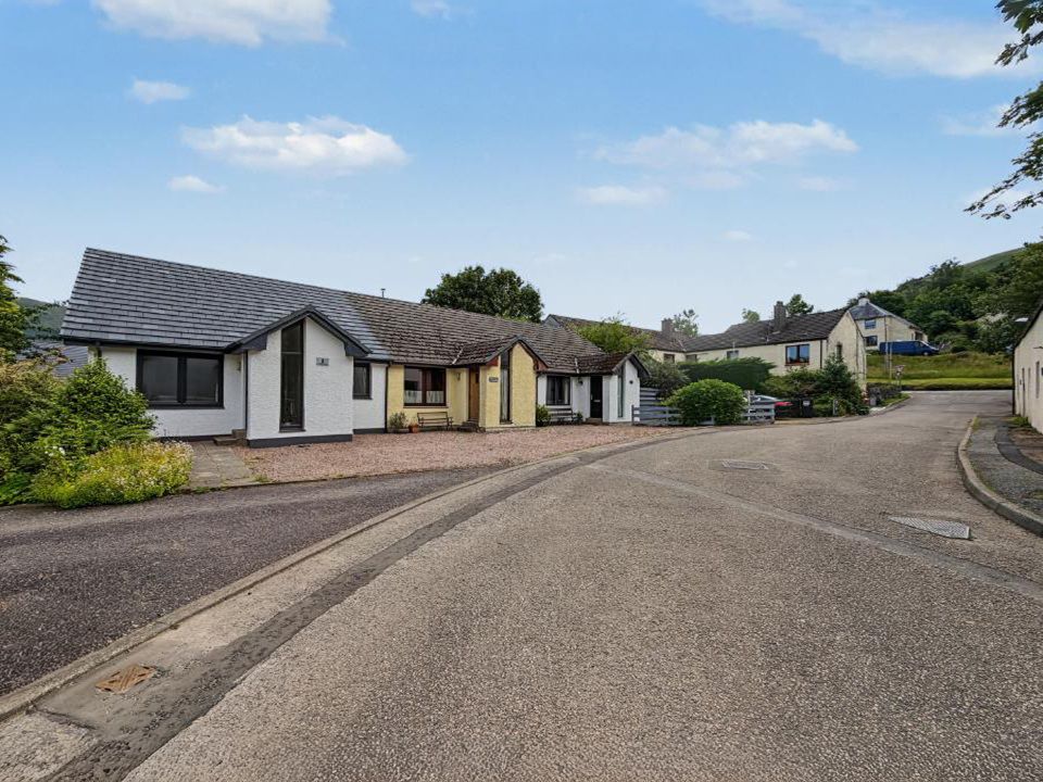 Property photo 2 of 32