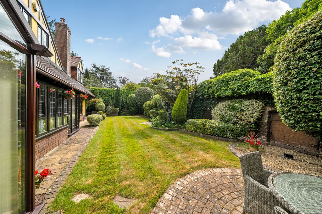 Property photo 2 of 21 Garden