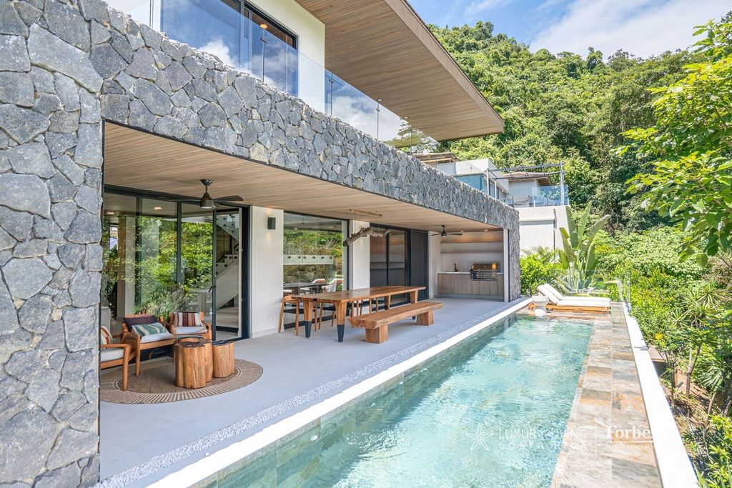 Property photo 3 of 27