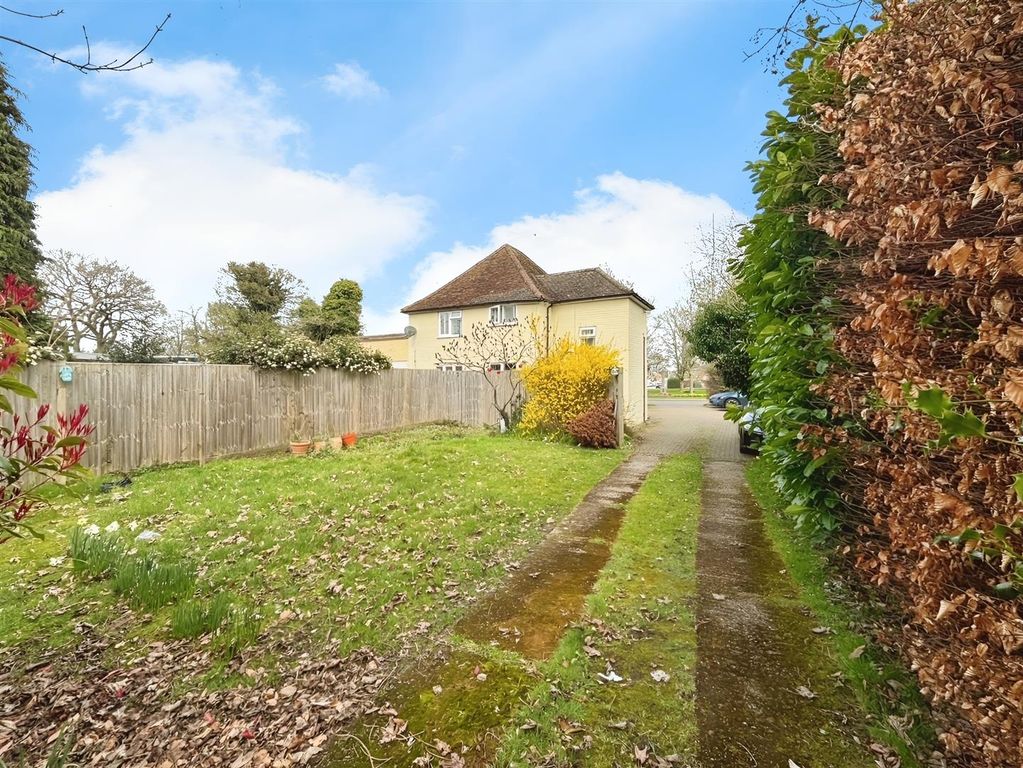 Property photo 3 of 19 6ee48247-Garden 203.Jpg